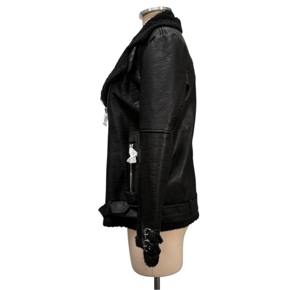 Forever 21 Faux Leather Sherpa Lined Moto Jacket Size Medium - Picture 3 of 10